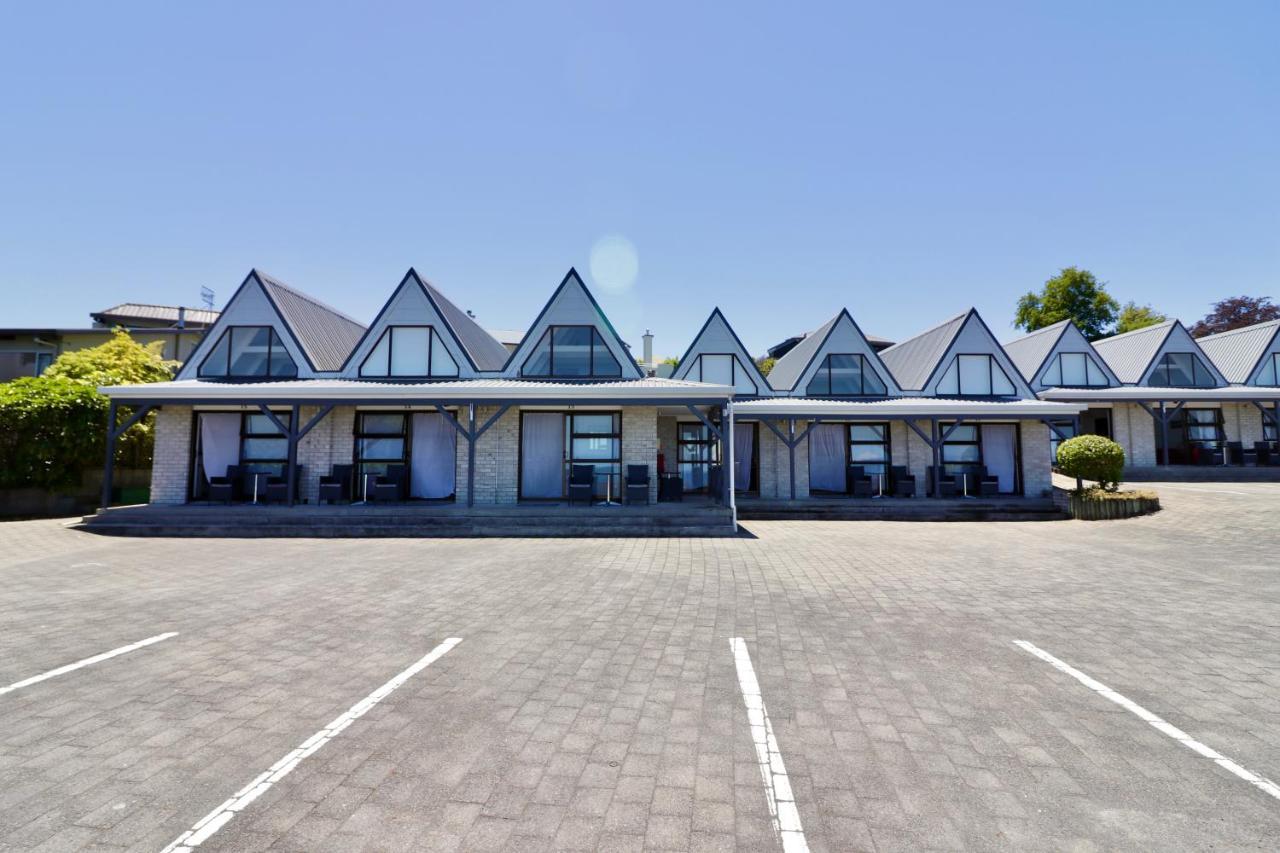 Gables Lakefront Resort Taupo Exterior photo