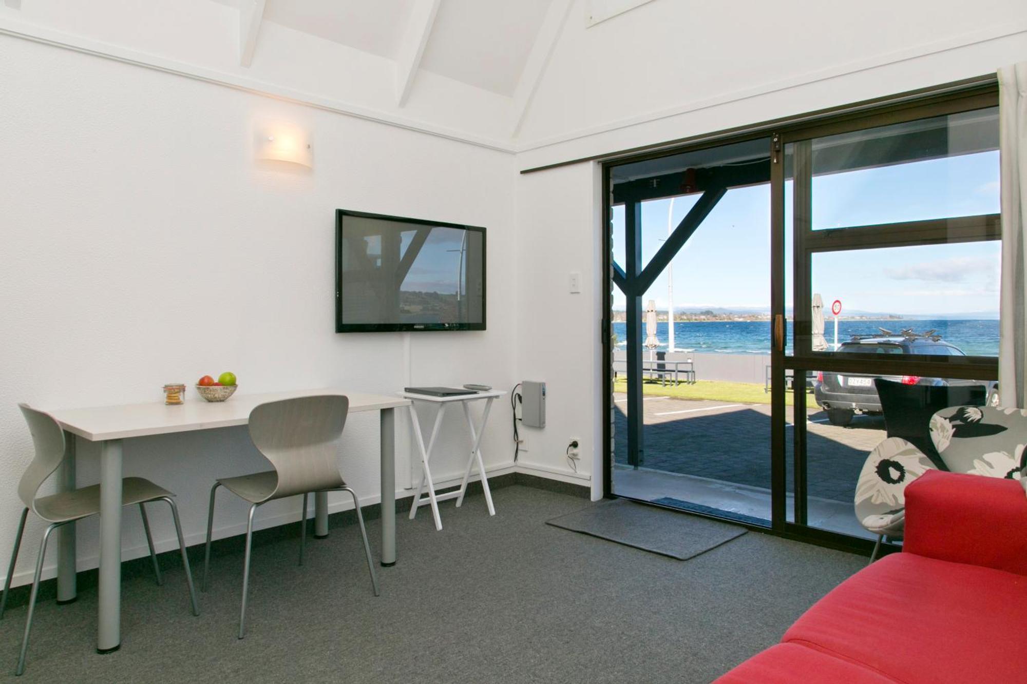 Gables Lakefront Resort Taupo Exterior photo