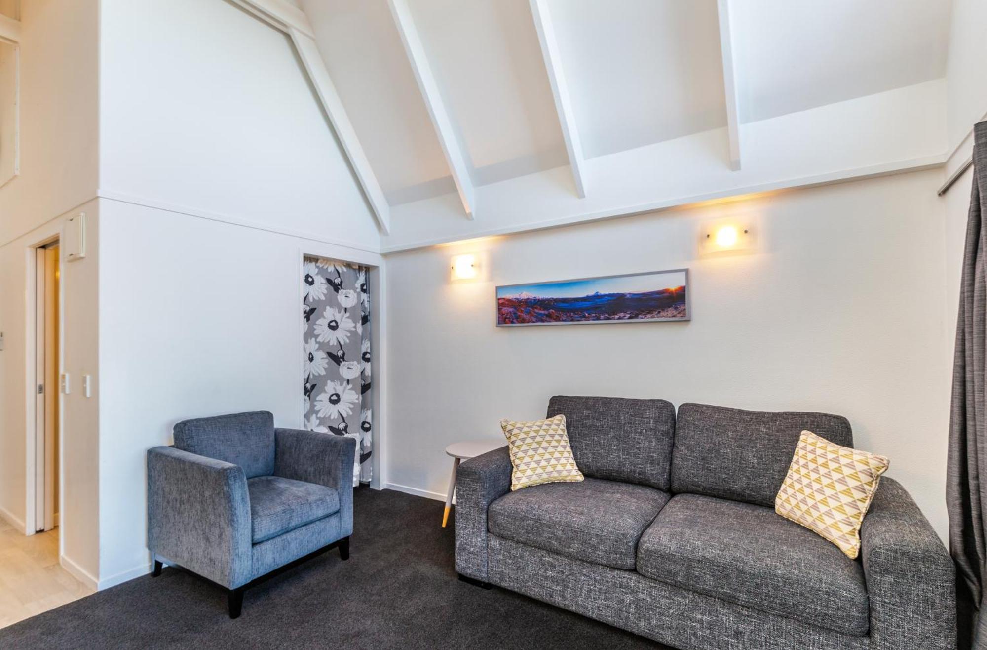 Gables Lakefront Resort Taupo Exterior photo