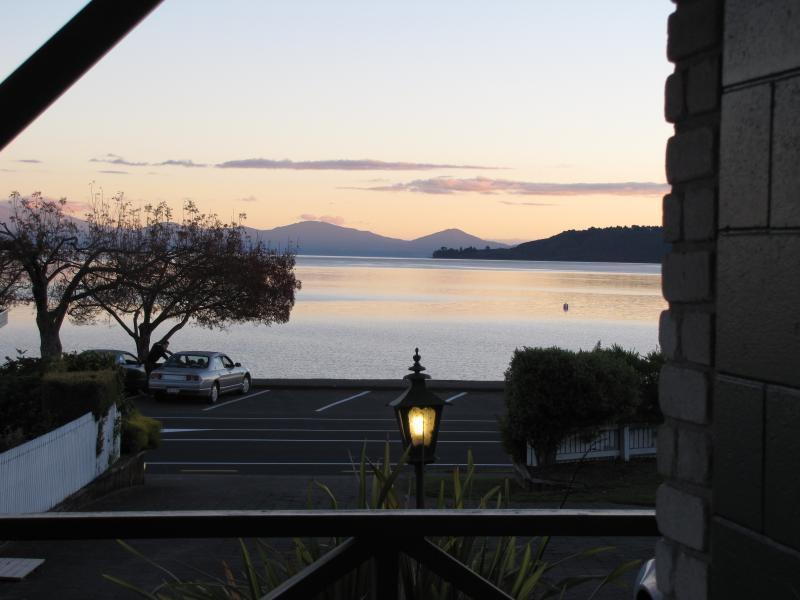 Gables Lakefront Resort Taupo Exterior photo