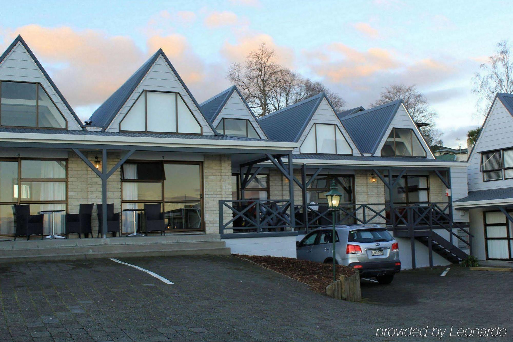 Gables Lakefront Resort Taupo Exterior photo
